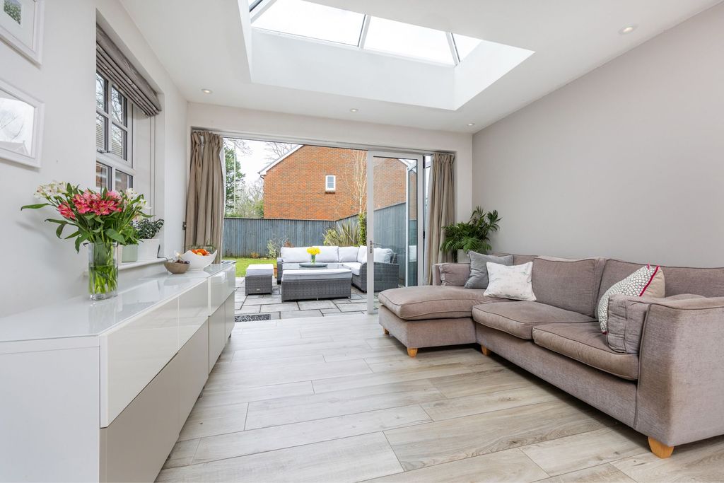 Property photo 3 of 12