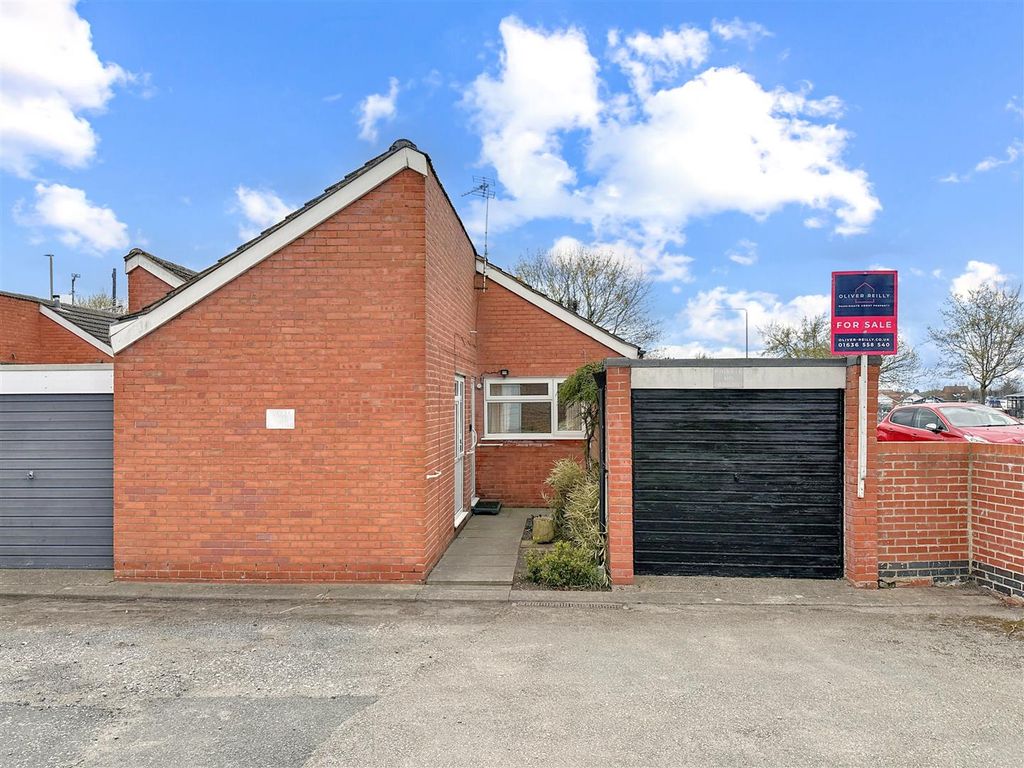 Property photo 1 of 15 Front Aspect 984