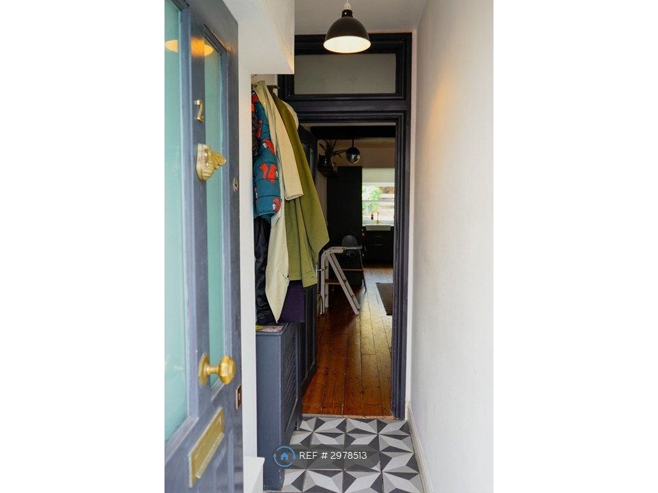 Property photo 3 of 27 Entrance