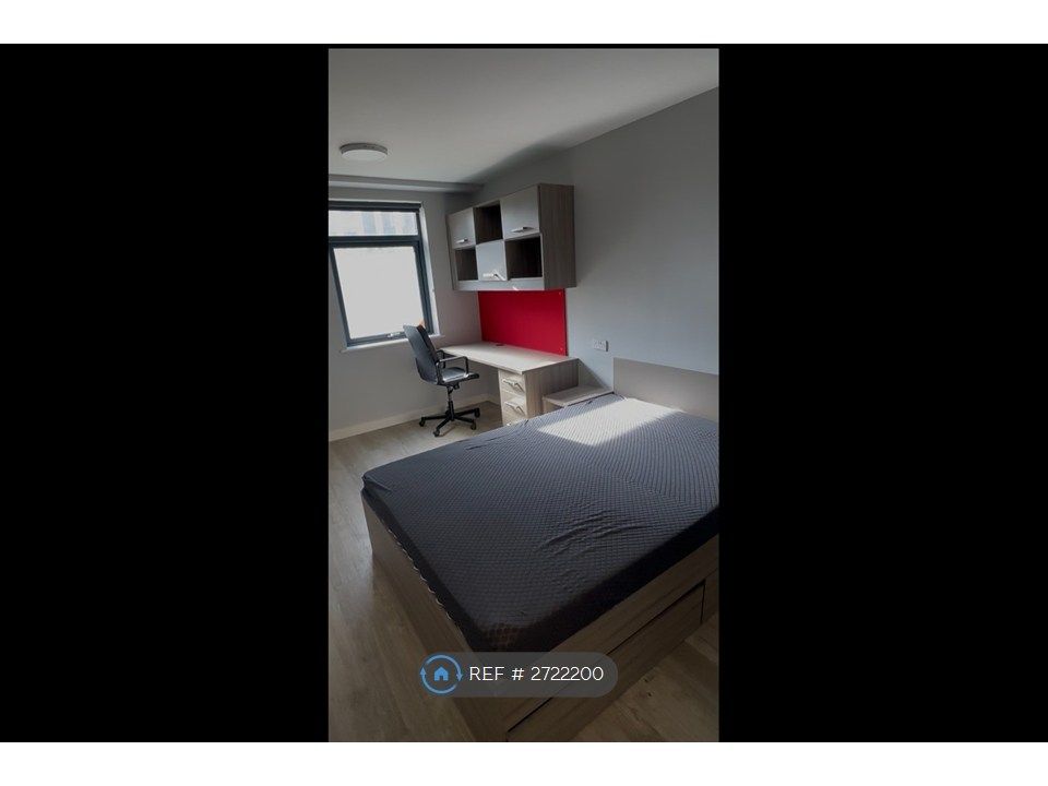 Property photo 3 of 8 Available Bedroom With Ensuite Empty