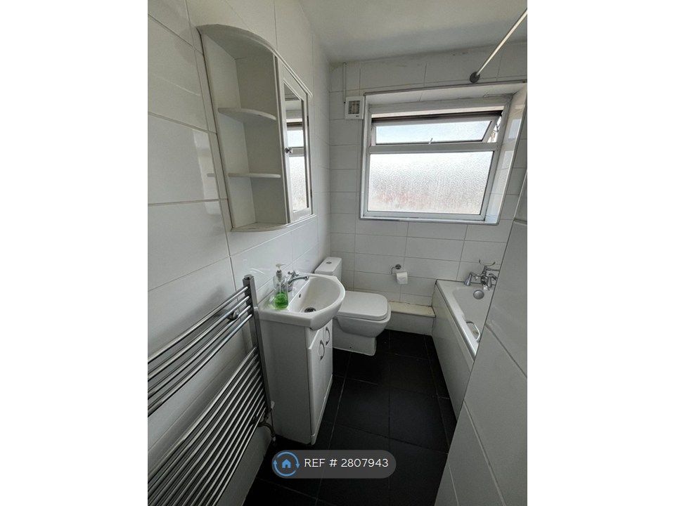 Property photo 2 of 25