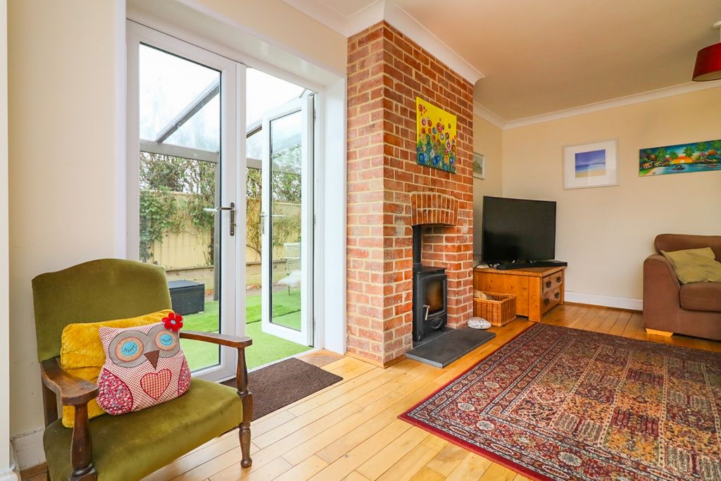 Property photo 3 of 52 Image00069