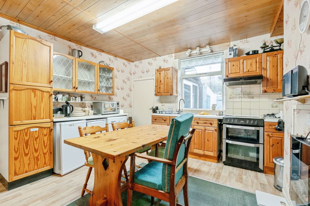 Property photo 3 of 12 Pbox-Img.Jpg