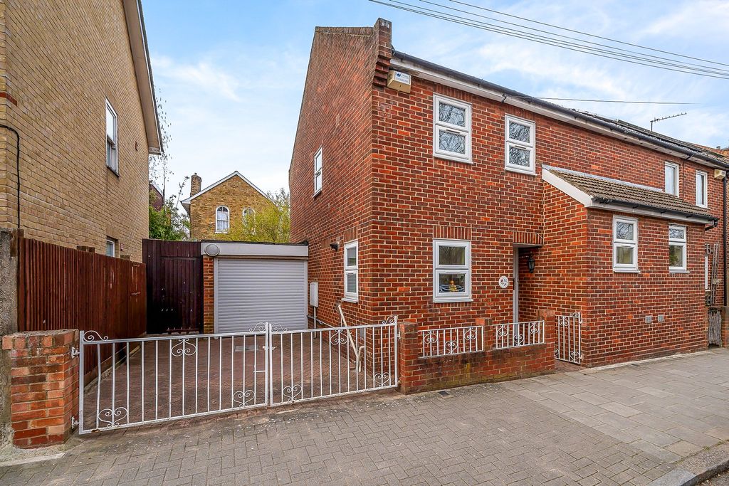 Property photo 1 of 18