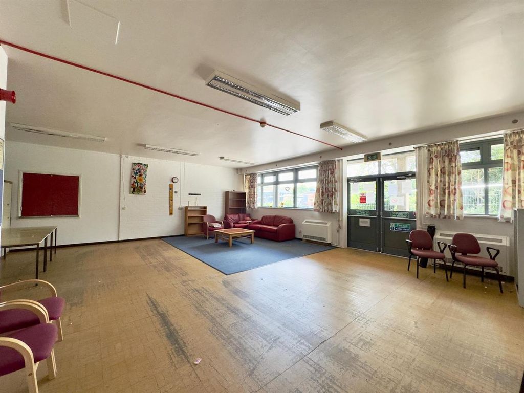 Property photo 2 of 17 c52c1Ffd-Edea-45c2-85B4-91Acca29E17d.Jpg