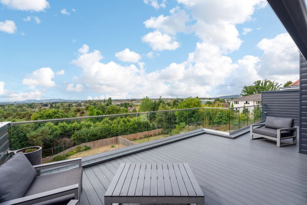 Property photo 2 of 27