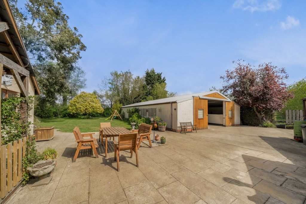 Property photo 2 of 24