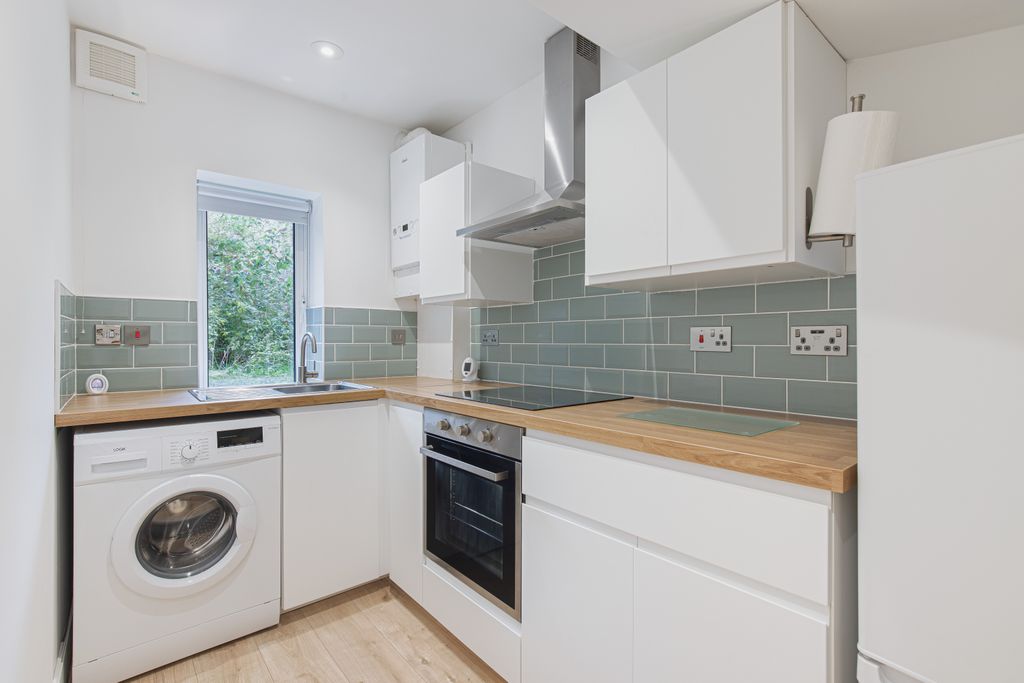 Property photo 1 of 10 Kitchen1