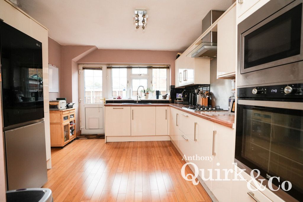 Property photo 3 of 14