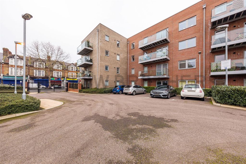 Property photo 2 of 20