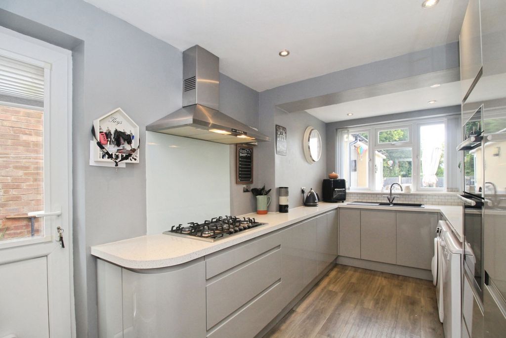 Property photo 2 of 14 Breakfast Kitchen