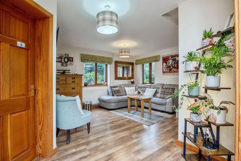 Property photo 2 of 23