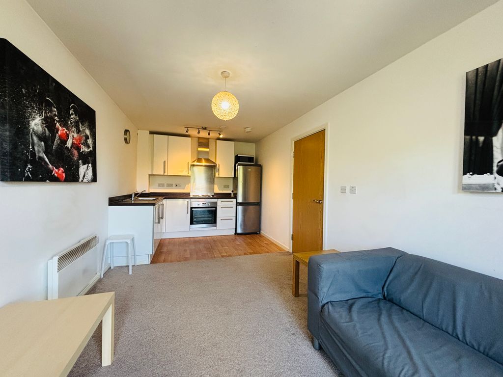 Property photo 1 of 6 Charming Apartment With Parking **Available Now**