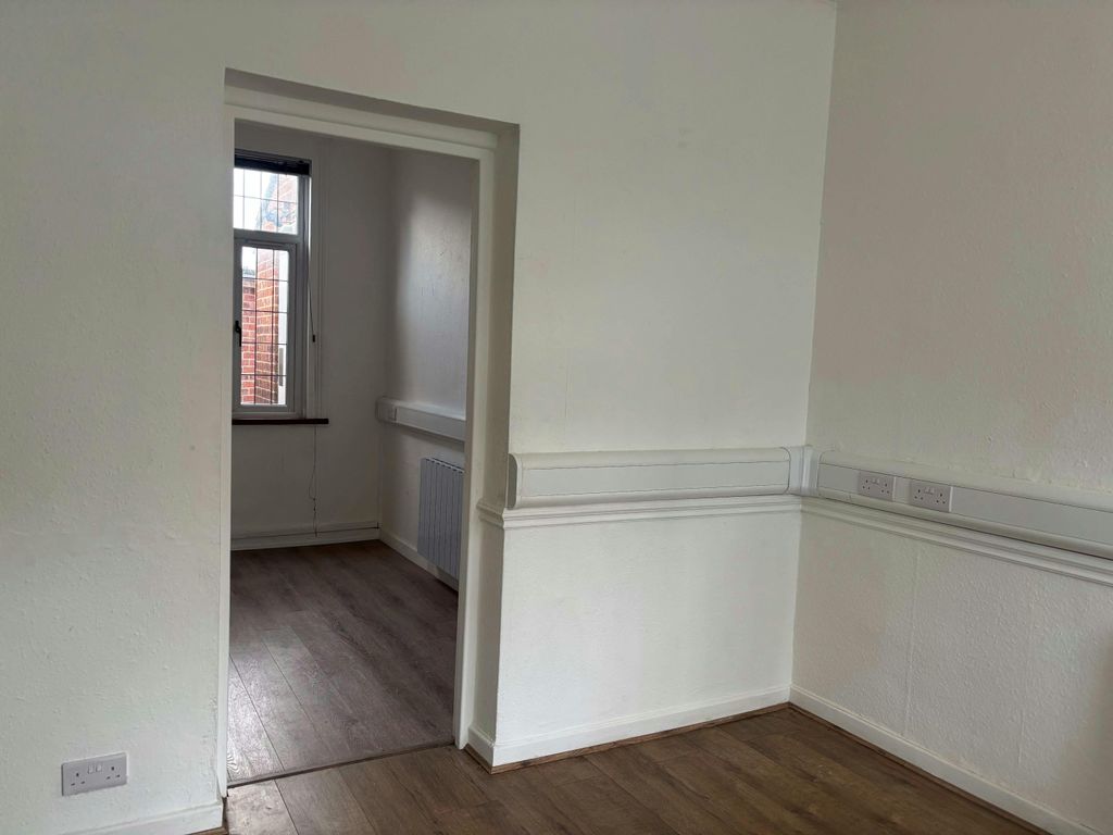 Property photo 3 of 4 Int 3.Jpg