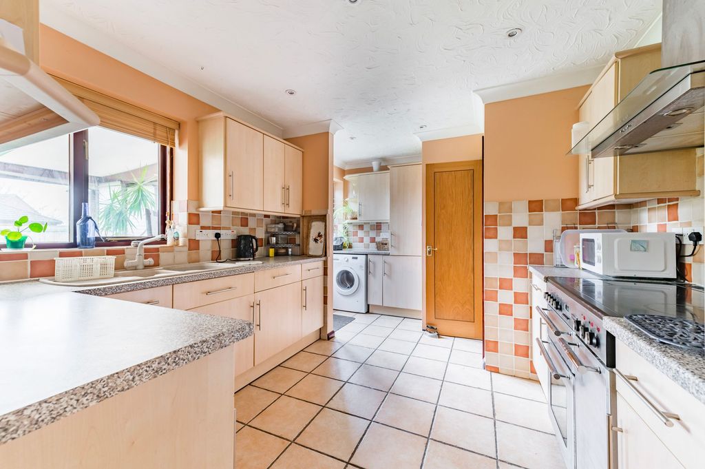 Property photo 2 of 24