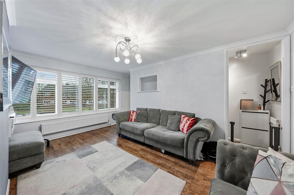 Property photo 3 of 15 Lounge