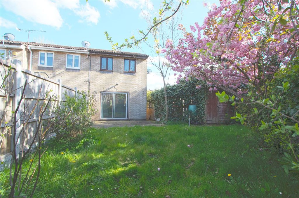 Property photo 2 of 8 Garden.Jpg