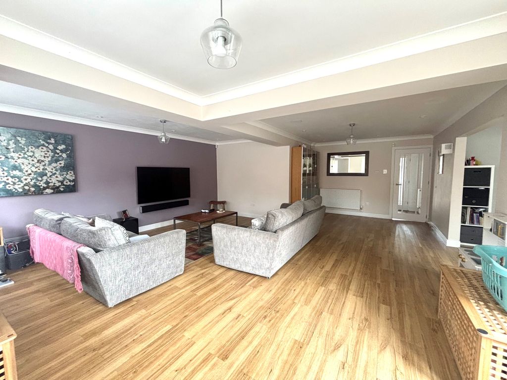 Property photo 2 of 21