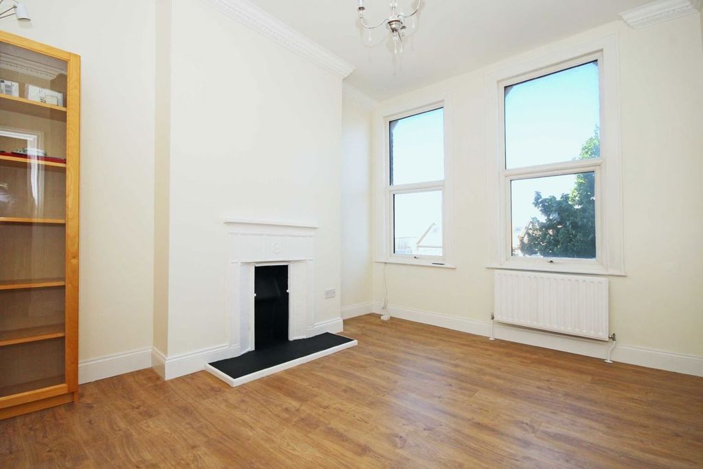 Property photo 1 of 3