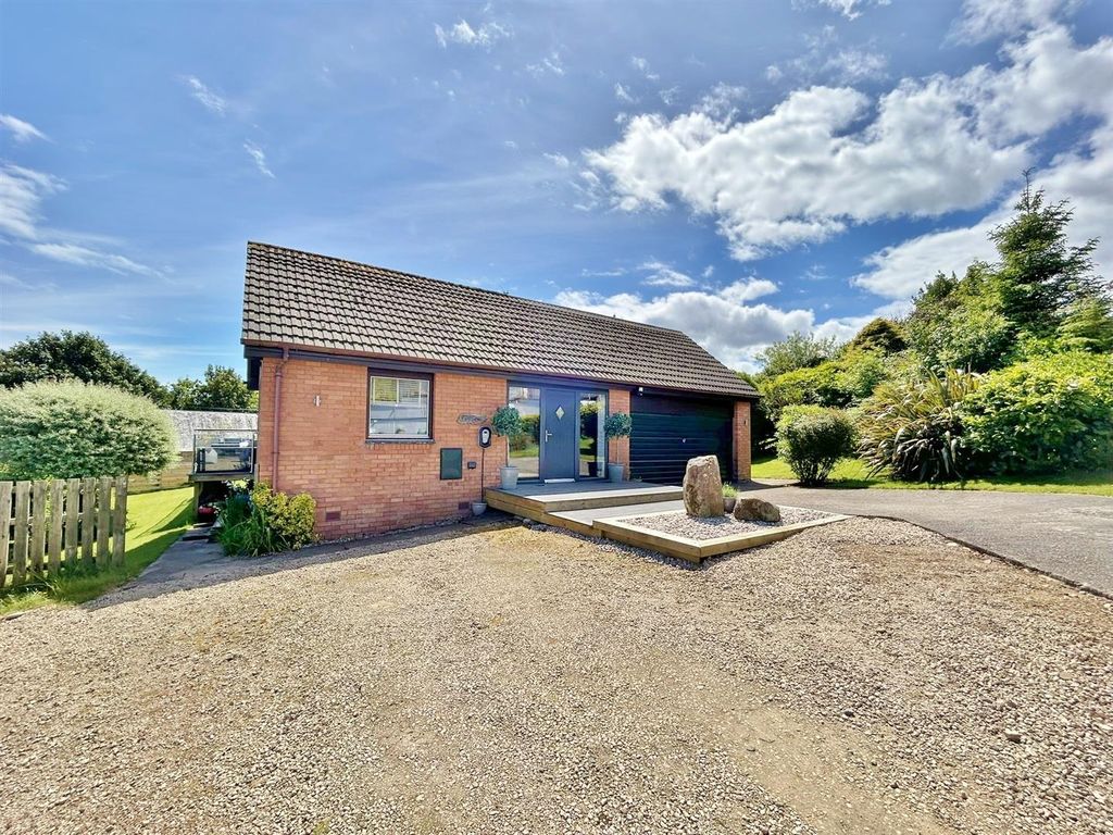 Property photo 1 of 52 Schiehallion Driveway And Parking
