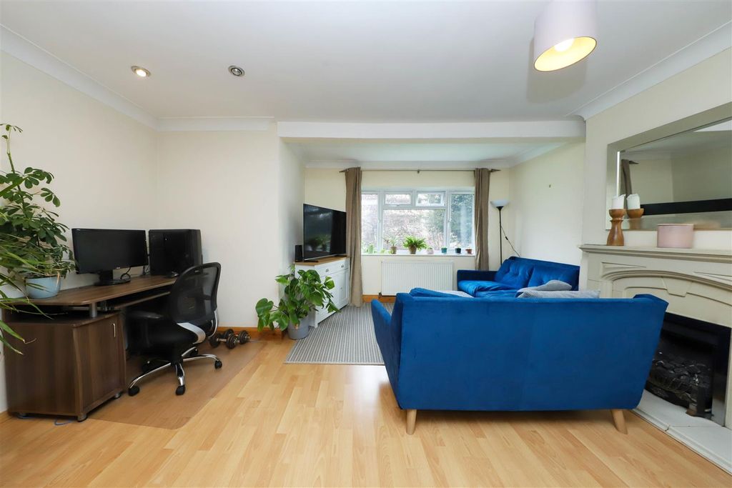 Property photo 3 of 10 Merrion Ct