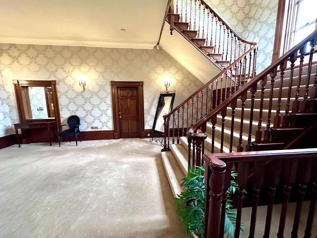 Property photo 3 of 29 Communal Entrance