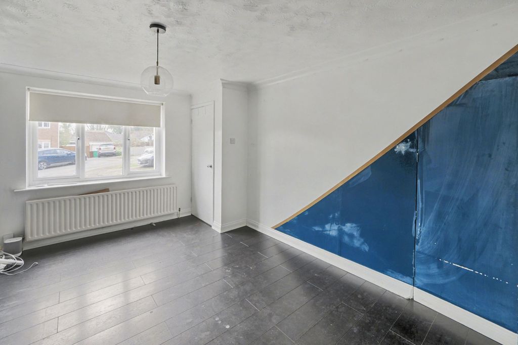 Property photo 2 of 18 24 Gunn Close, Nottingham Ng6 7Dy