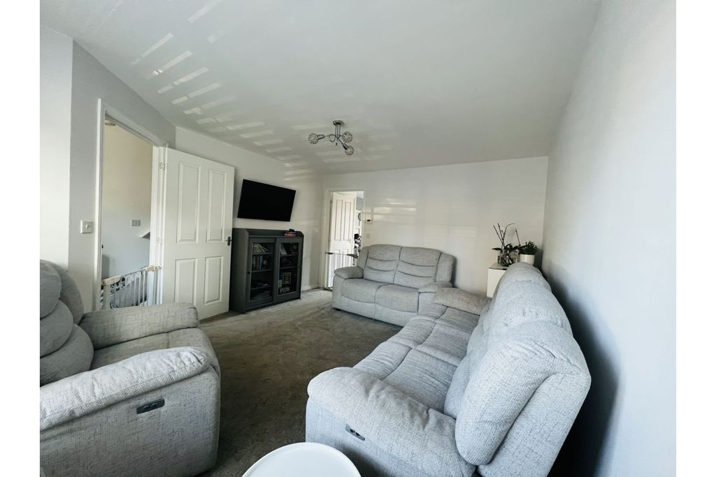 Property photo 3 of 15 Living Room