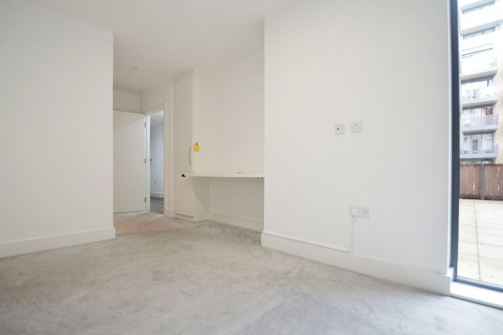Property photo 3 of 18 Ry9l4