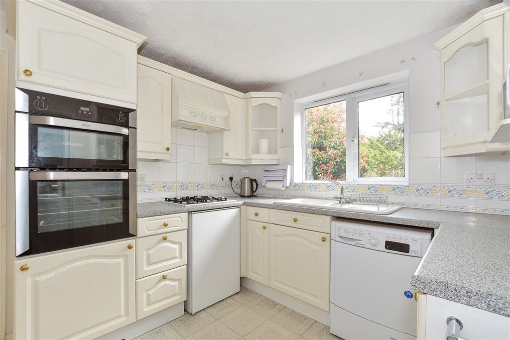 Property photo 3 of 12 Kitchen