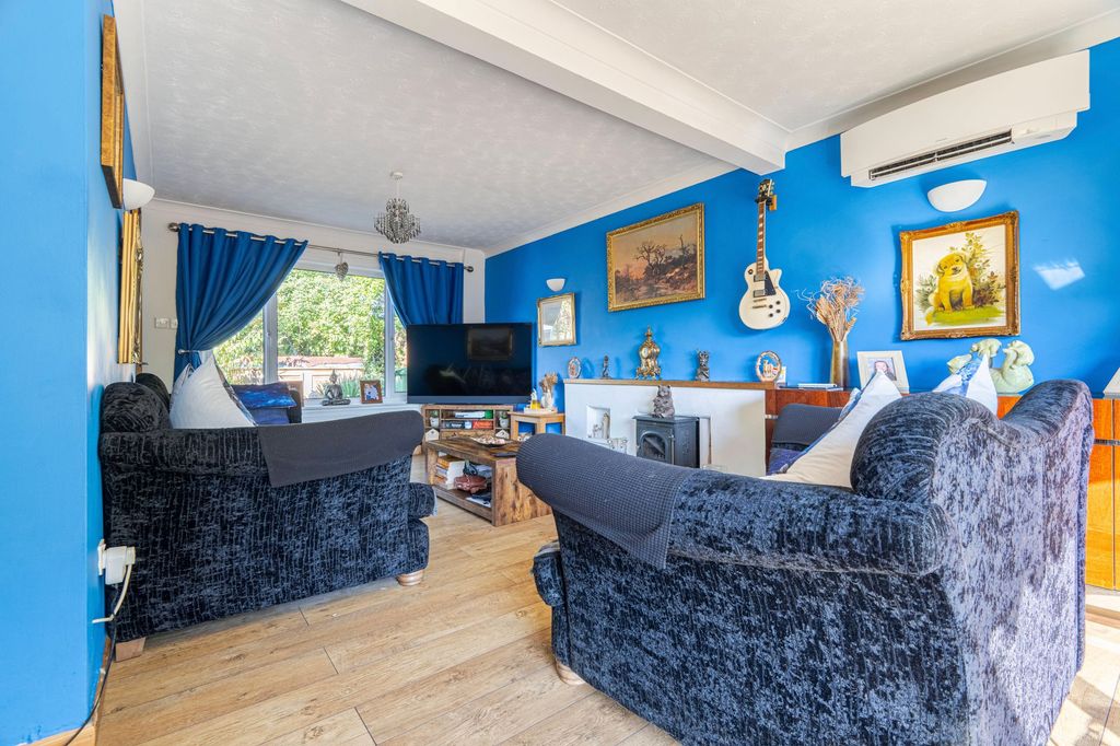 Property photo 3 of 18