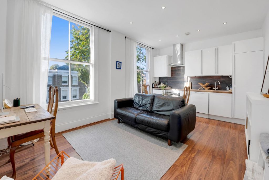 Property photo 2 of 12 Kitchen/Reception