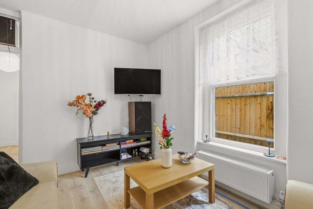 Property photo 2 of 12 Coldharbourlane143-22.Jpg