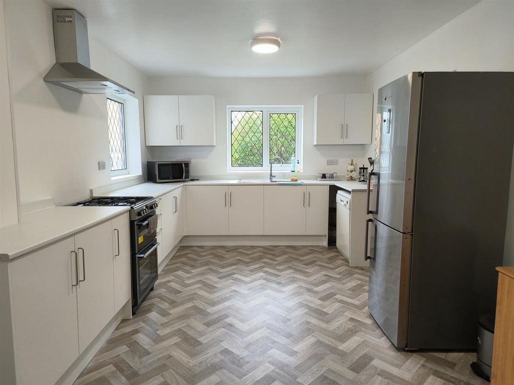 Property photo 2 of 17 1000063672.Jpg