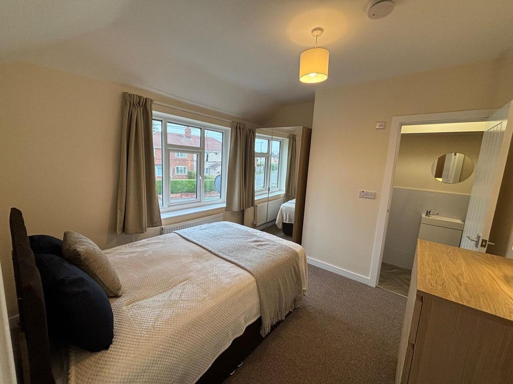 Property photo 3 of 5 Bedroom