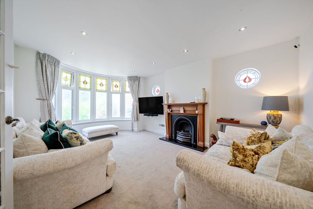 Property photo 2 of 25 1485633-21-6A4B7B...