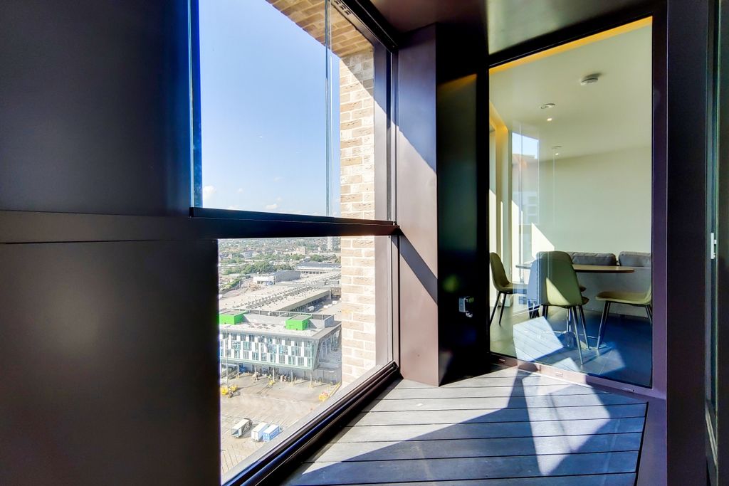 Property photo 2 of 11 5_Balcony_4