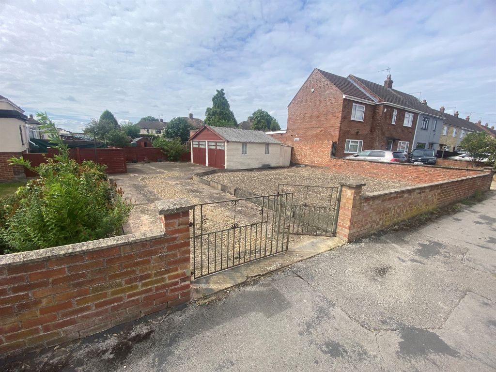 Property photo 3 of 12