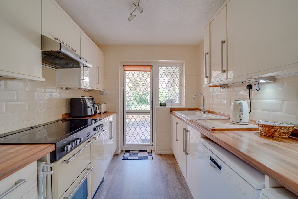 Property photo 2 of 15 3951062