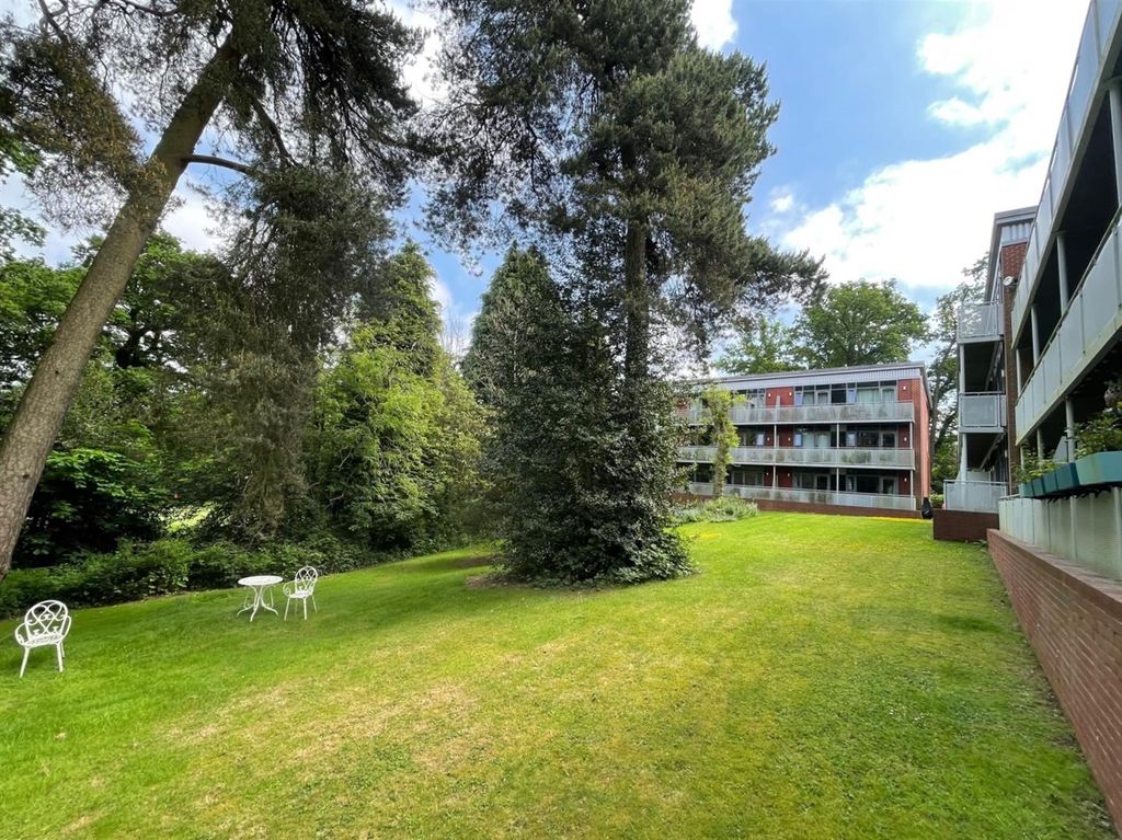 Property photo 1 of 23 Communal Gardens