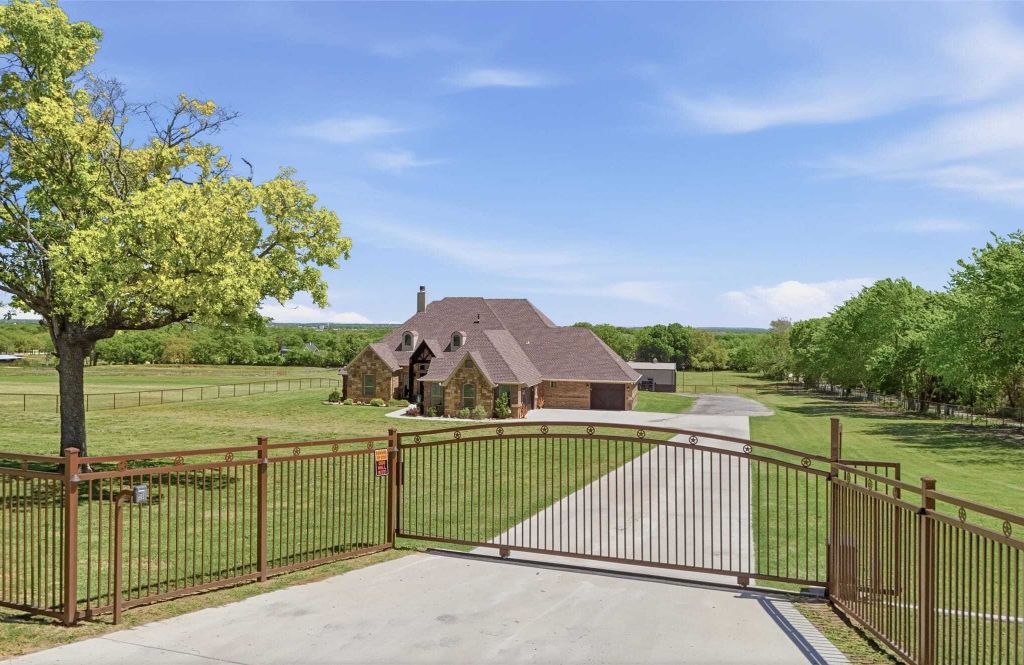 Property photo 1 of 29