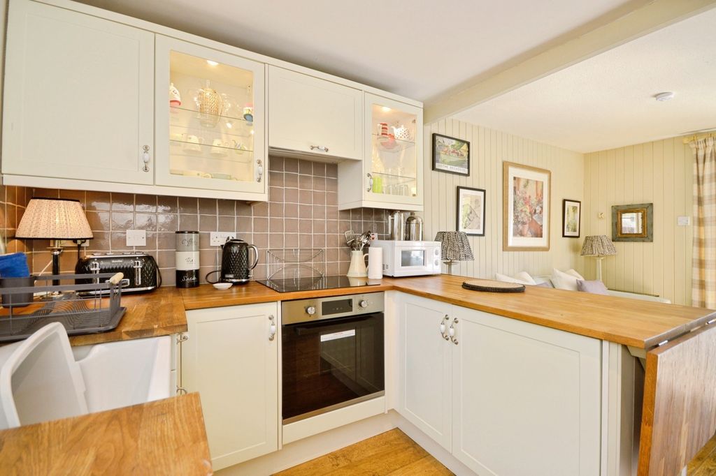 Property photo 3 of 22 Pbox-Img.Jpg