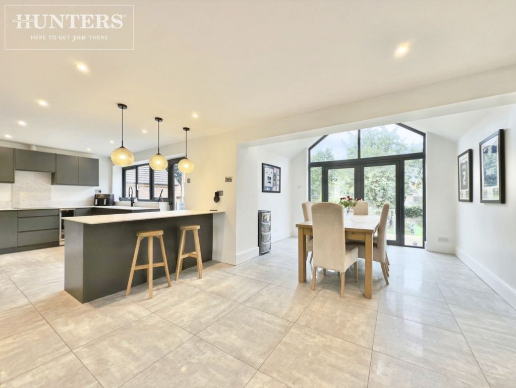 Property photo 3 of 27 Pbox-Img.Jpg
