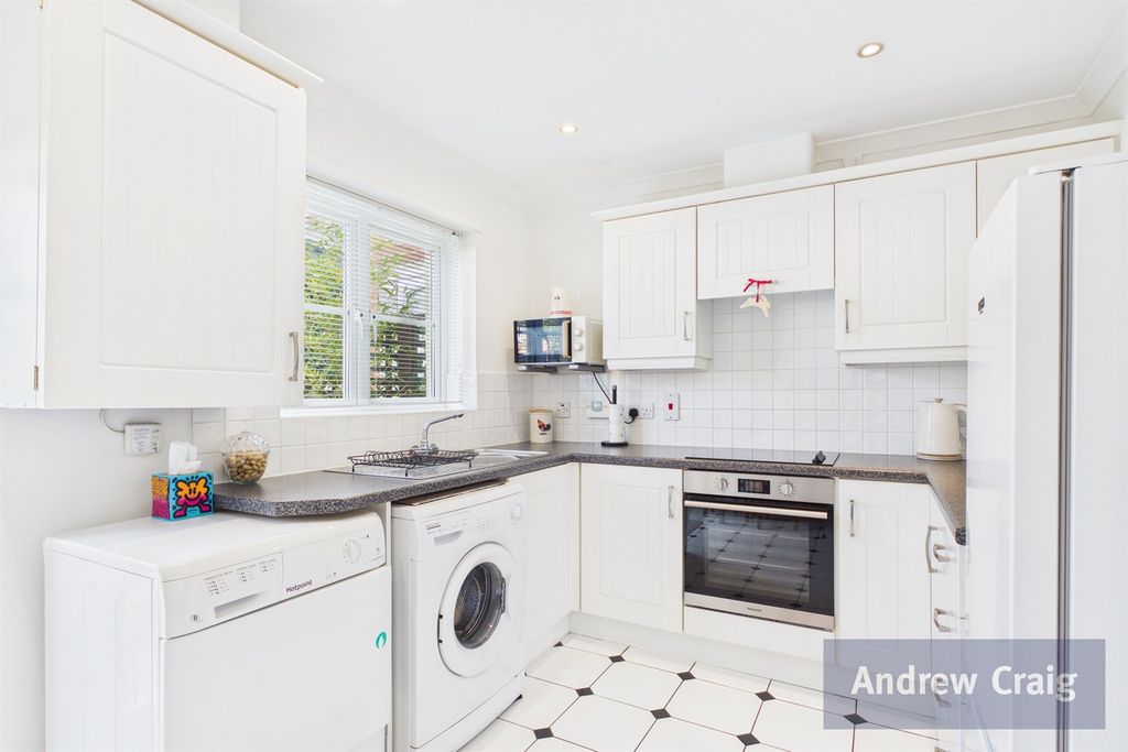 Property photo 3 of 25 Kitchen