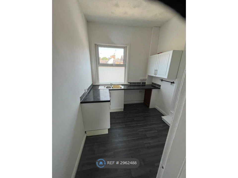 Property photo 2 of 7 Kitchen