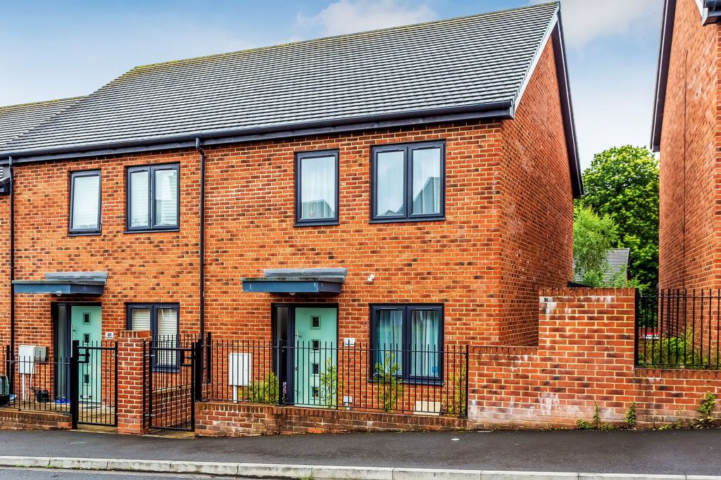Property photo 1 of 32