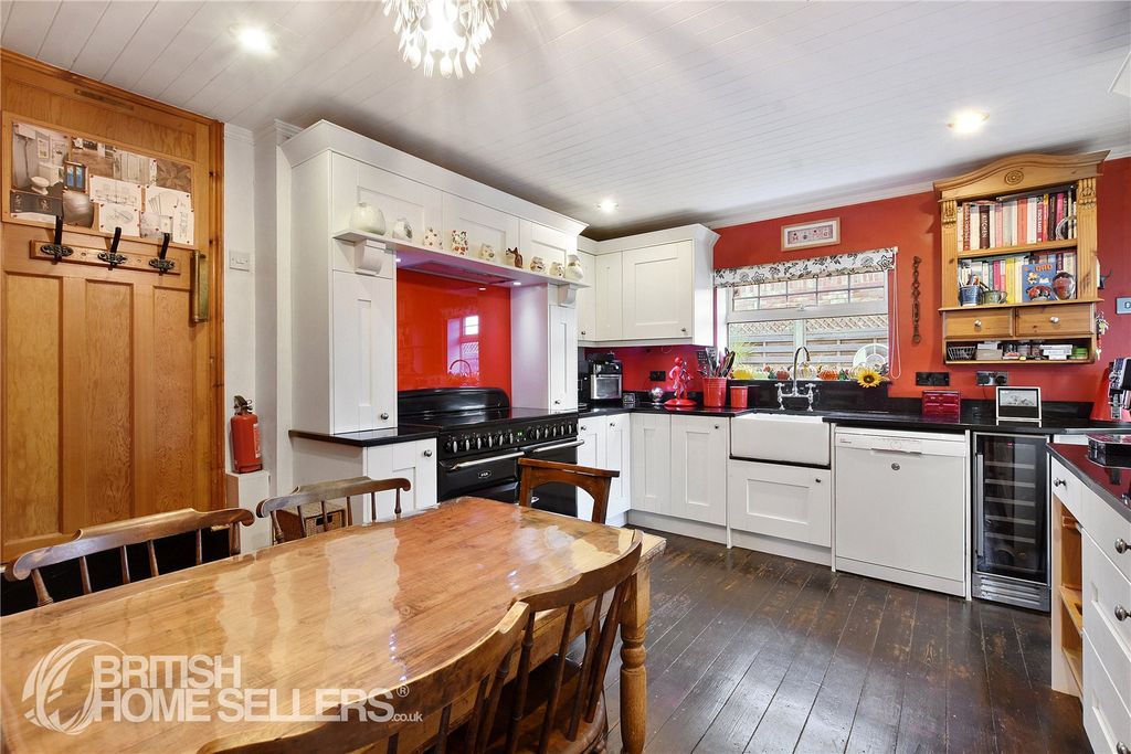 Property photo 2 of 15 Picture No. 14