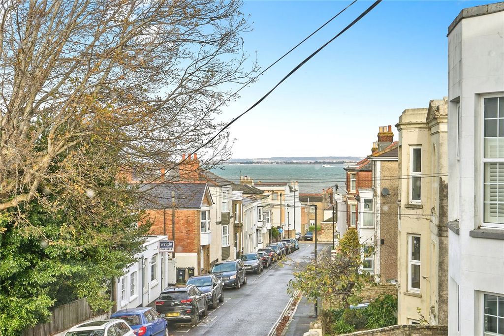 Property photo 2 of 15 Picture No. 11