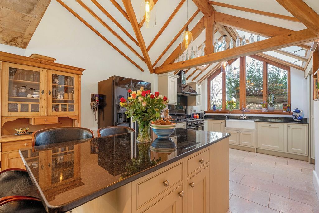 Property photo 2 of 50