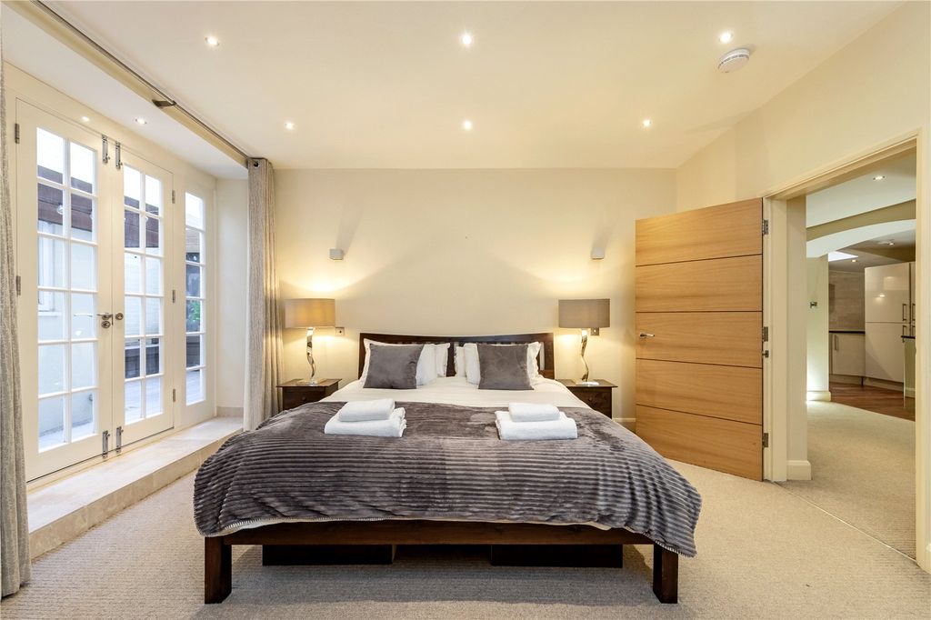 Property photo 3 of 12 Principal Bedroom